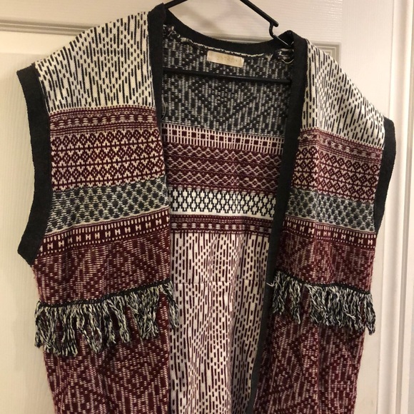 Entro Fringe Vest - Picture 2 of 4
